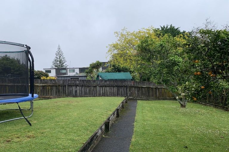Photo of property in 10 Ciprian Place, Henderson, Auckland, 0612