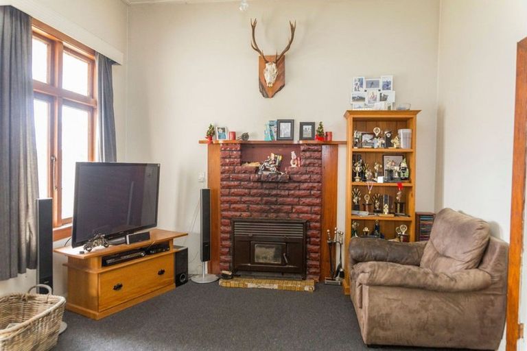 Photo of property in 7 Seddon Street, Dannevirke, 4930