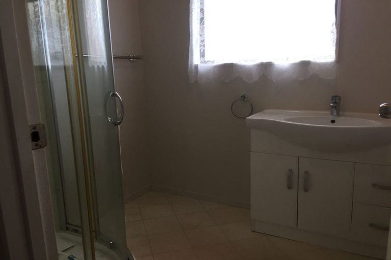 Photo of property in 1/103 Bruce Mclaren Road, Henderson, Auckland, 0612