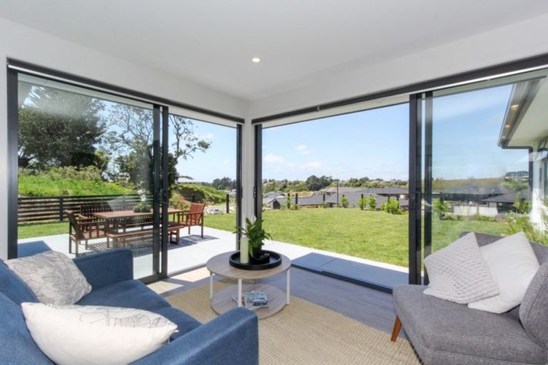 Photo of property in 2 Western Rise, Hurworth, New Plymouth, 4310