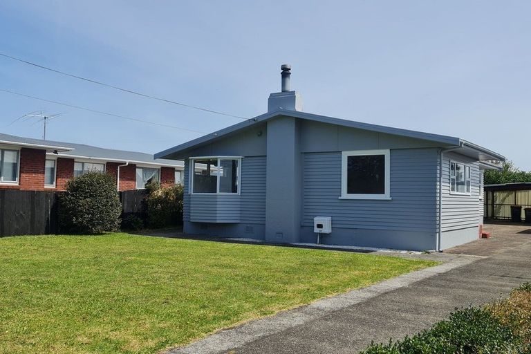 Photo of property in 12 Manu Crescent, Upper Vogeltown, New Plymouth, 4310