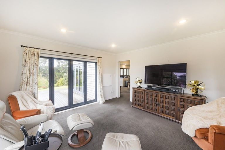 Photo of property in 76 Cashmere Drive, Fitzherbert, Palmerston North, 4410