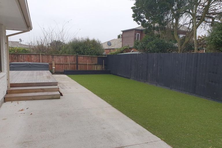 Photo of property in 1/12 Camrose Place, Ilam, Christchurch, 8041