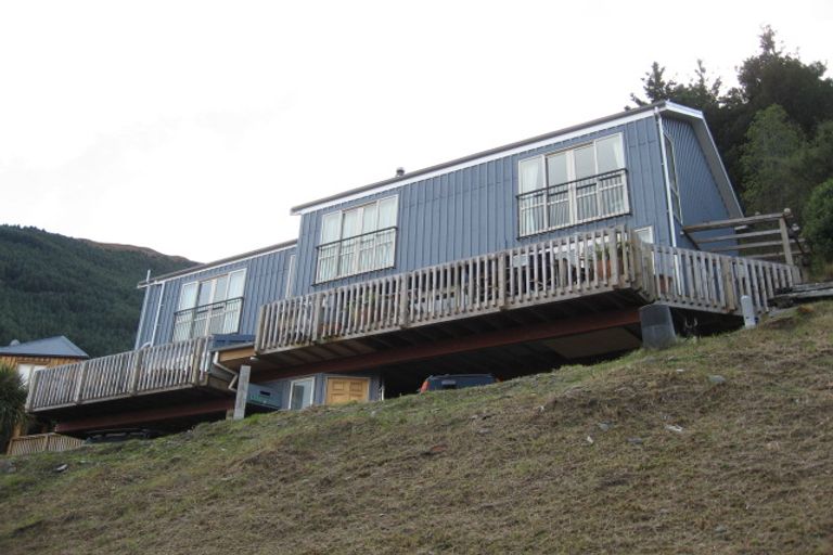 Photo of property in 11 Mckerrow Place, Sunshine Bay, Queenstown, 9300