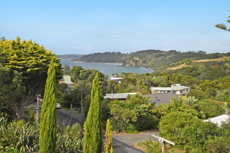 Photo of property in 3 Leigh Road, Leigh, 0985