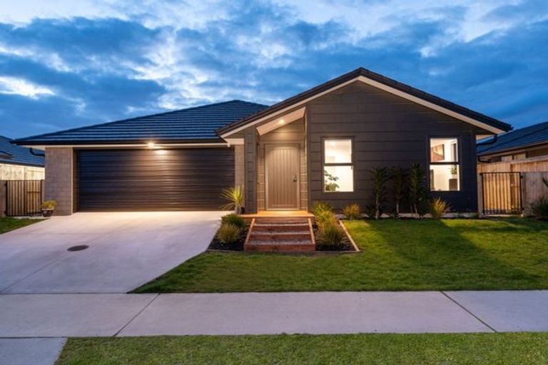 Photo of property in 15 Kotiate Street, Papamoa Beach, Papamoa, 3118