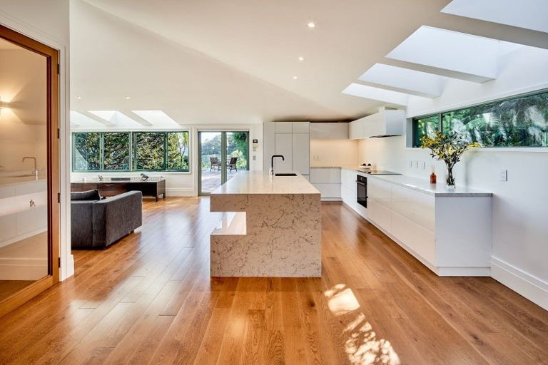 Photo of property in 21 Dillon Street, Lowry Bay, Lower Hutt, 5013