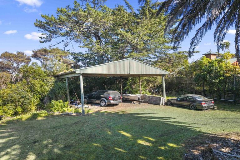 Photo of property in 205 Whangaparaoa Road, Red Beach, 0932
