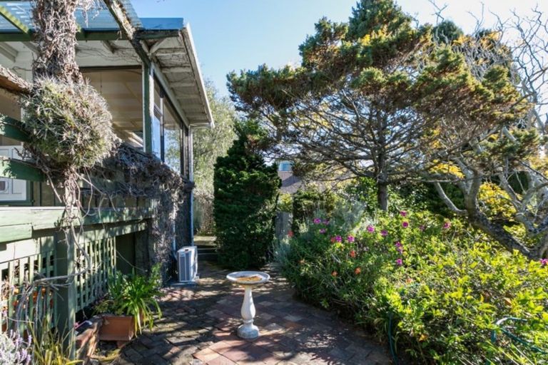 Photo of property in 28 Lighthouse Road, Bluff Hill, Napier, 4110