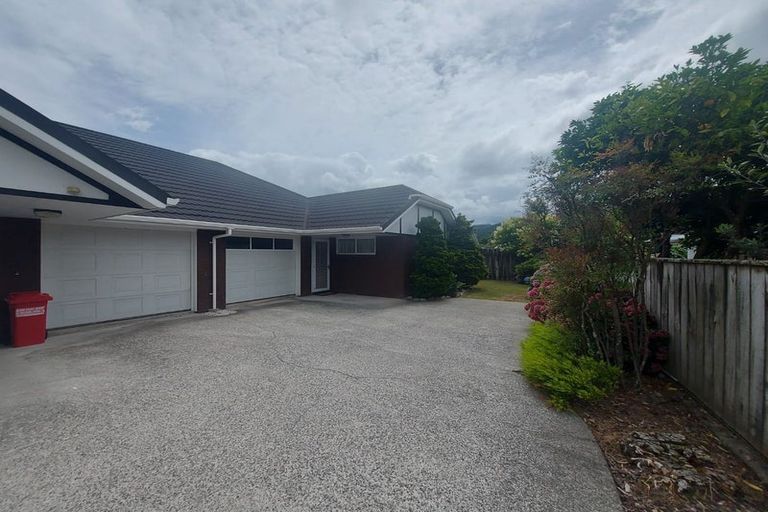 Photo of property in 8b Comeskey Grove, Elderslea, Upper Hutt, 5018