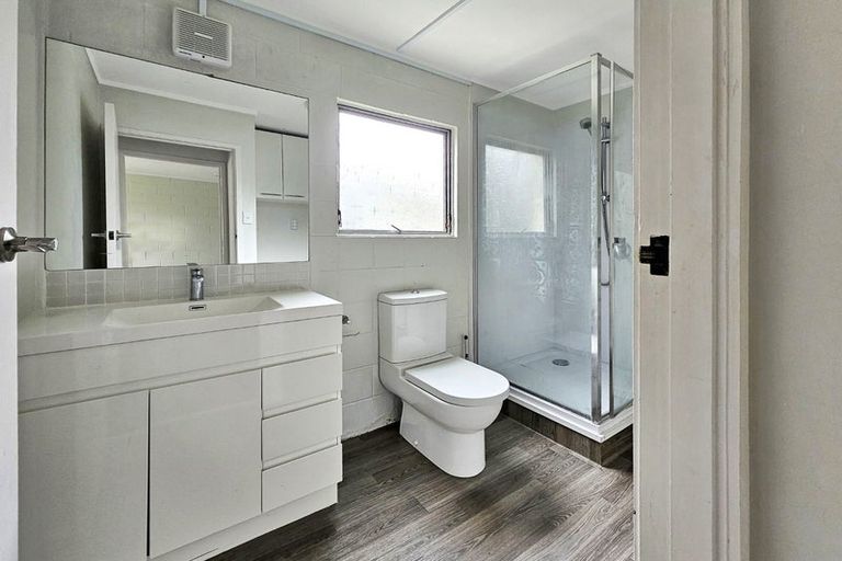 Photo of property in 15 Queen Mary Avenue, New Lynn, Auckland, 0600