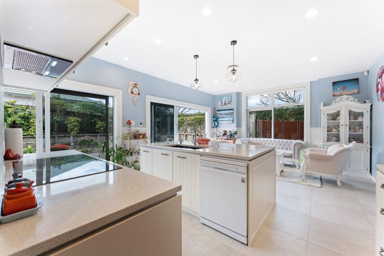 Photo of property in 17 Te Hoe Grove, Pinehill, Auckland, 0632