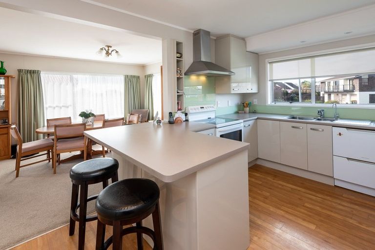 Photo of property in 10 Nimrod Place, Half Moon Bay, Auckland, 2012