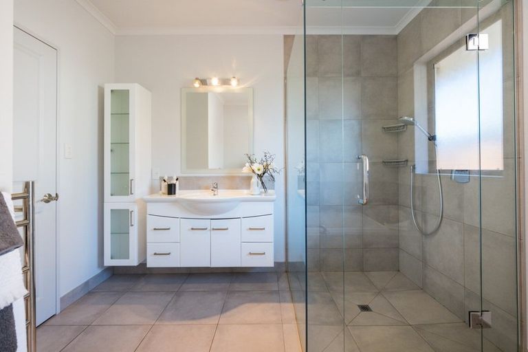 Photo of property in 30 Grand Oaks Drive, Awapuni, Palmerston North, 4412