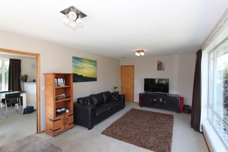 Photo of property in 6b Hurst Place, Parklands, Christchurch, 8083