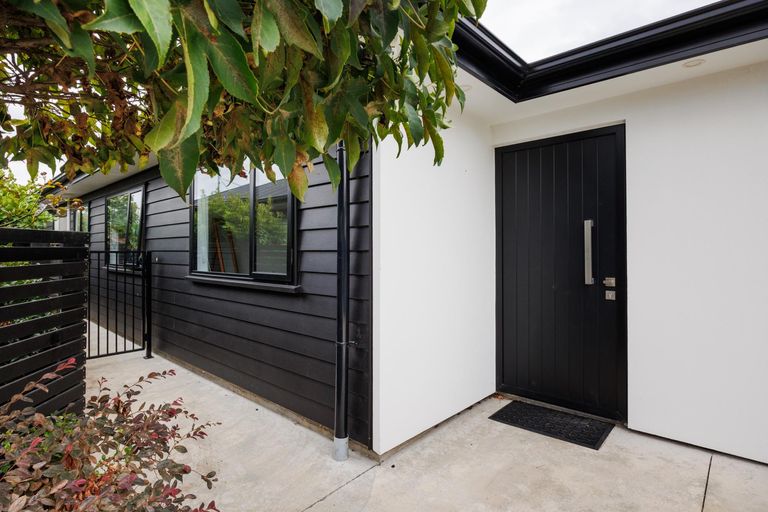 Photo of property in 24b Roberts Line, Kelvin Grove, Palmerston North, 4414