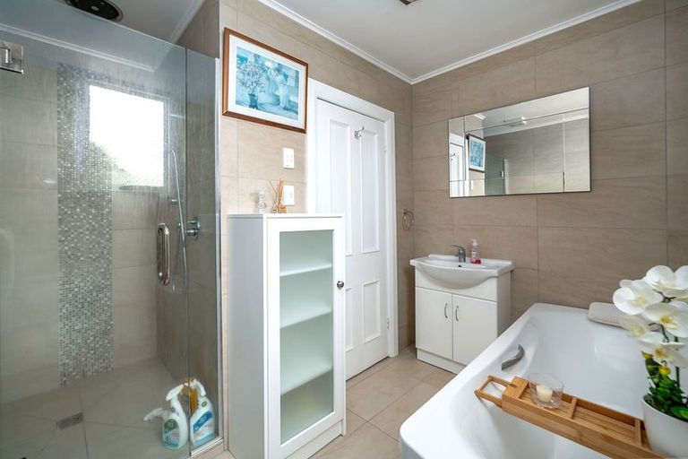 Photo of property in 32a Esther Street, Martinborough, 5711