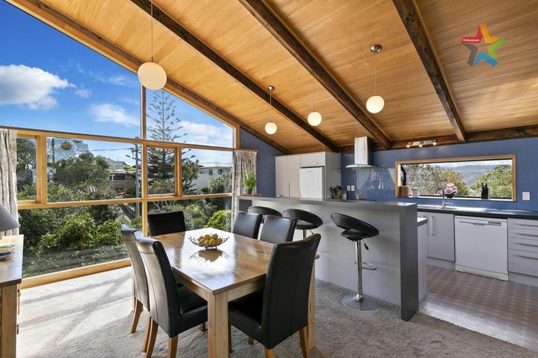 Photo of property in 7 Pekanga Road, Normandale, Lower Hutt, 5010