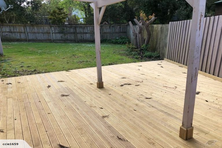 Photo of property in 14 Teviot Place, Totara Vale, Auckland, 0629