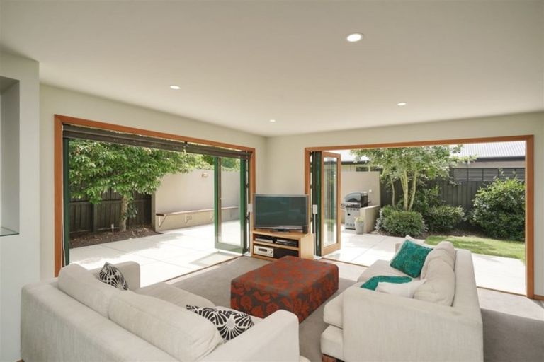 Photo of property in 63a Sandwich Road, Beckenham, Christchurch, 8023