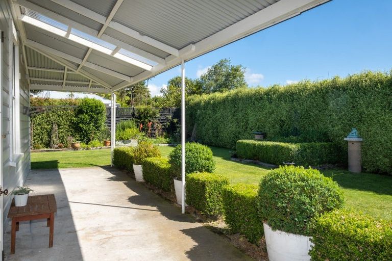 Photo of property in 2 Kaweka Place, Havelock North, 4130