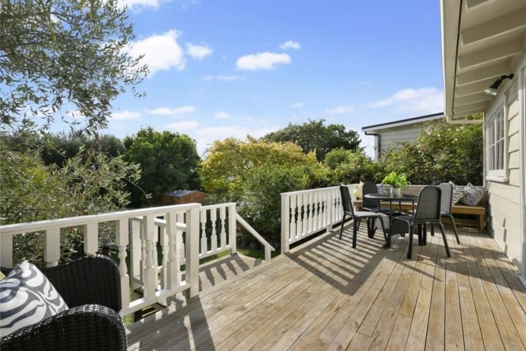 Photo of property in 7 Rodney Road, Northcote Point, Auckland, 0627