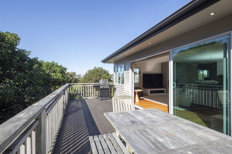 Photo of property in 317a Glenfield Road, Glenfield, Auckland, 0629