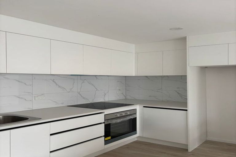 Photo of property in 2/23 Lyren Place, Half Moon Bay, Auckland, 2012