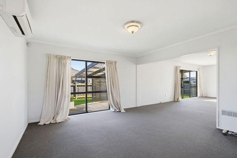Photo of property in 22 Peter Hall Drive, Kelvin Grove, Palmerston North, 4414