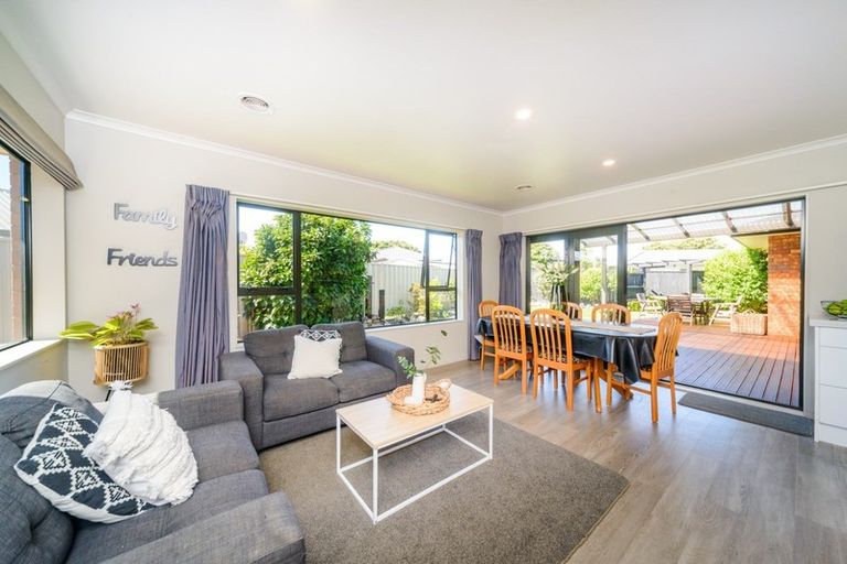 Photo of property in 18 Daniel Place, Kelvin Grove, Palmerston North, 4414