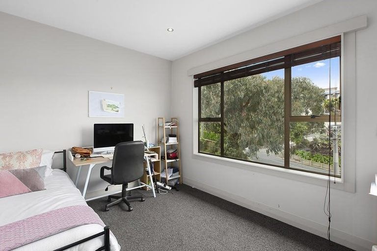 Photo of property in 41 Shandon Road, Vauxhall, Dunedin, 9013