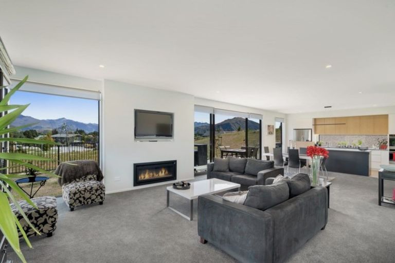 Photo of property in 14 Tuke Lane, Wanaka, 9305