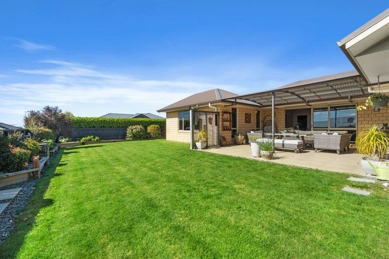 Photo of property in 4 Ruske Place, Grandview Heights, Hamilton, 3200