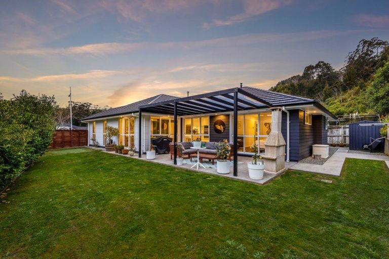 Photo of property in 35 Banks Boulevard, Whitby, Porirua, 5024