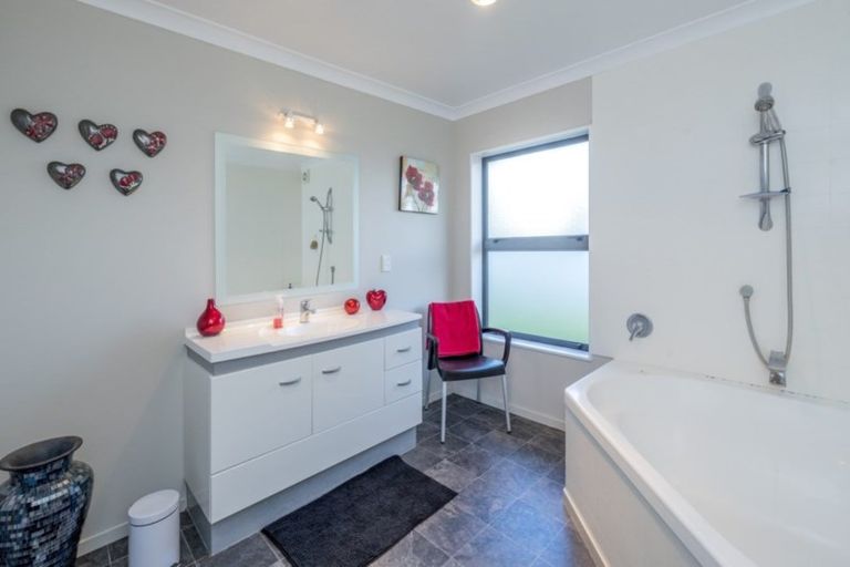 Photo of property in 4 Awahou Place, Foxton, 4814