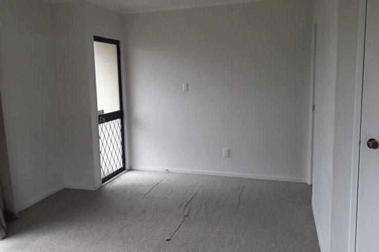 Photo of property in 2/69 Orams Road, Hillpark, Auckland, 2102