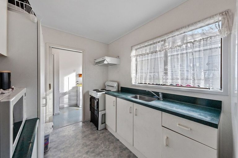 Photo of property in 2/31 Solveig Place, Randwick Park, Auckland, 2105