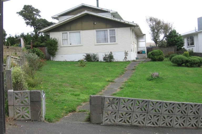 Photo of property in 39 Lynda Avenue, Paparangi, Wellington, 6037