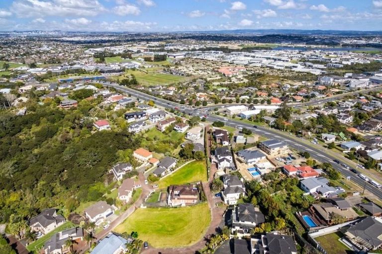 Photo of property in 107 Penguin Drive, Murrays Bay, Auckland, 0630