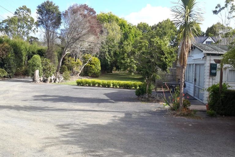 Photo of property in 13 Taupaki Road, Taupaki, Henderson, 0782