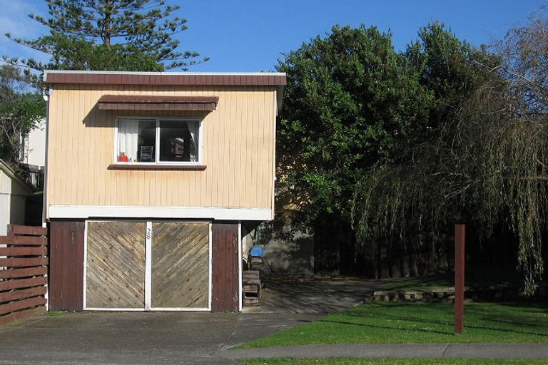 Photo of property in 28 Heperi Street, Waikanae Beach, Waikanae, 5036