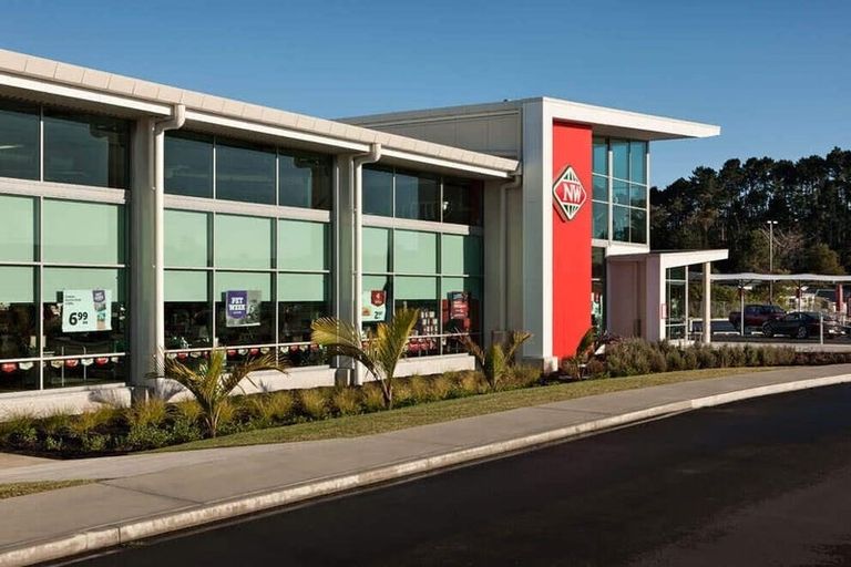 Photo of property in 8 Kumerahou Street, Kumeu, 0810