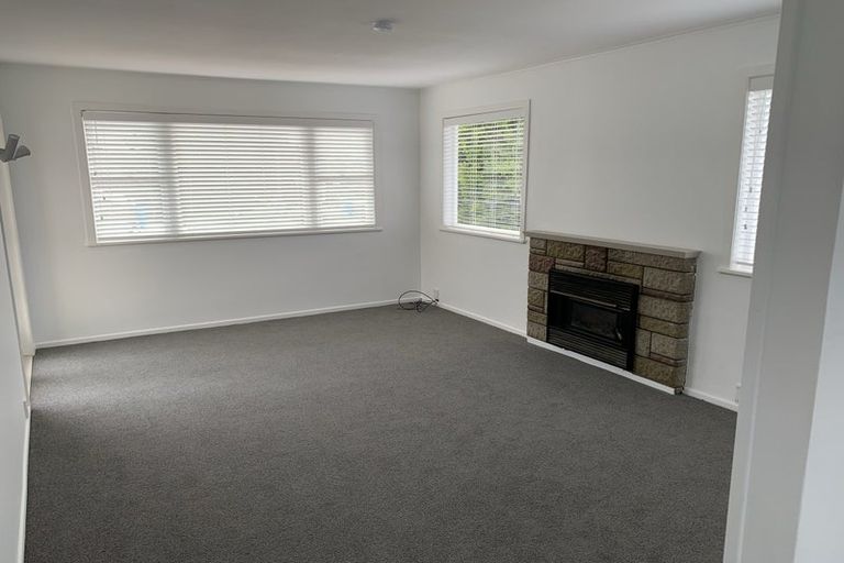 Photo of property in 308 Wairau Road, Glenfield, Auckland, 0629