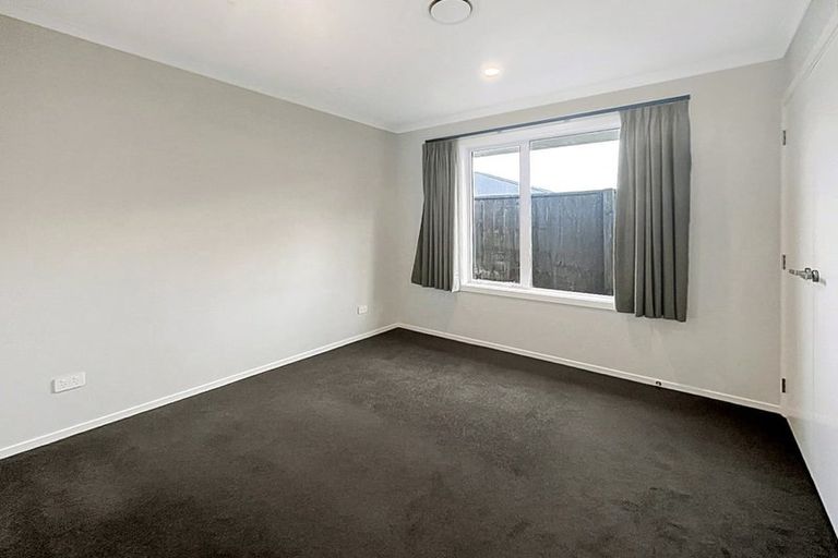 Photo of property in 111 Johnstone Drive, Fitzherbert, Palmerston North, 4410