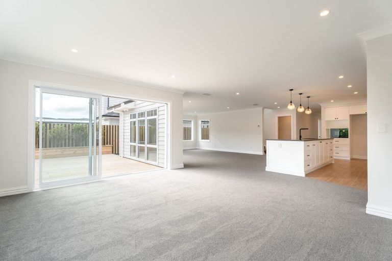 Photo of property in 28 Farnworth Terrace, Churton Park, Wellington, 6037