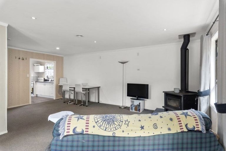 Photo of property in 17 Jenanne Place, Totara Vale, Auckland, 0629