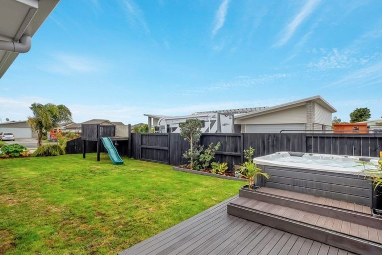 Photo of property in 11 Coutts Street, Papamoa Beach, Papamoa, 3118