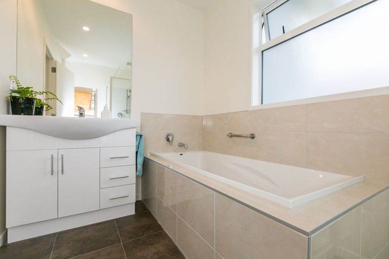 Photo of property in 5 Waitaki Way, Poraiti, Napier, 4112