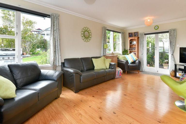 Photo of property in 135 Stanmore Bay Road, Stanmore Bay, Whangaparaoa, 0932