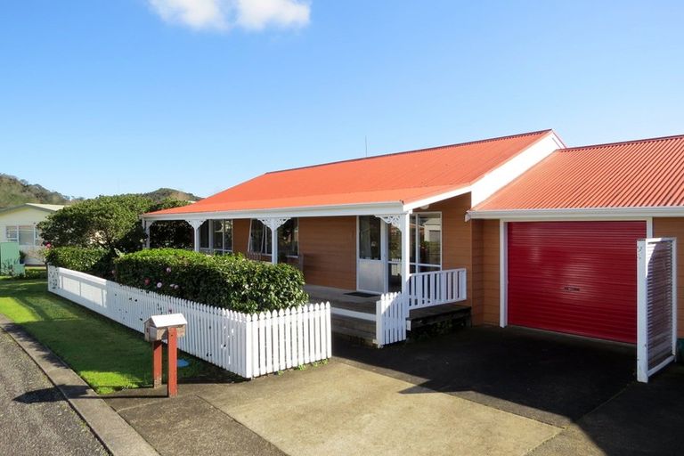Photo of property in 12 Courthouse Lane, Coromandel, 3506